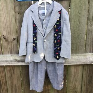Imp Originals boys suit size 4 w/ tie & hanger